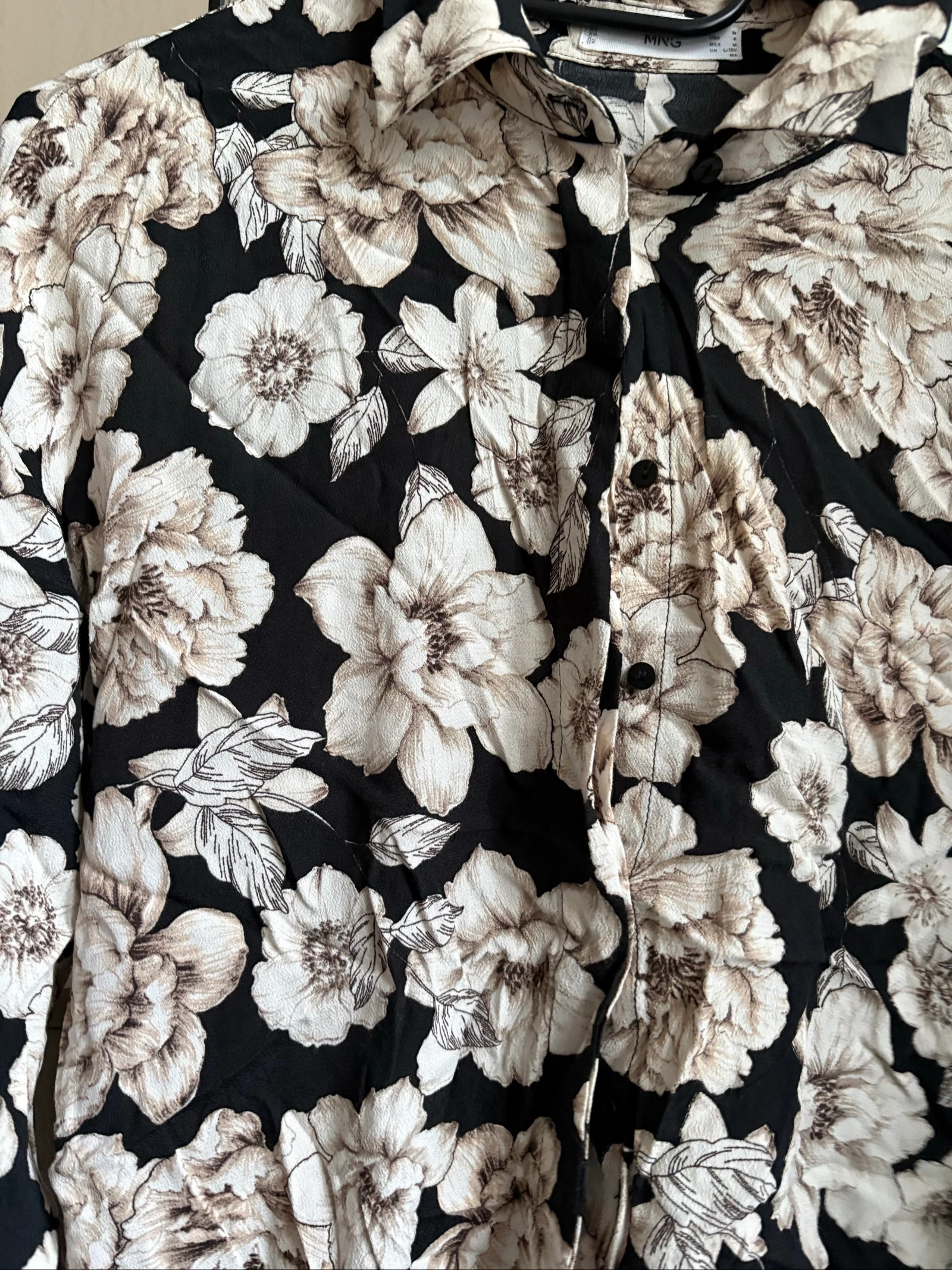 Zwarte dames blouse M met witte bloemen Mango – photo 3